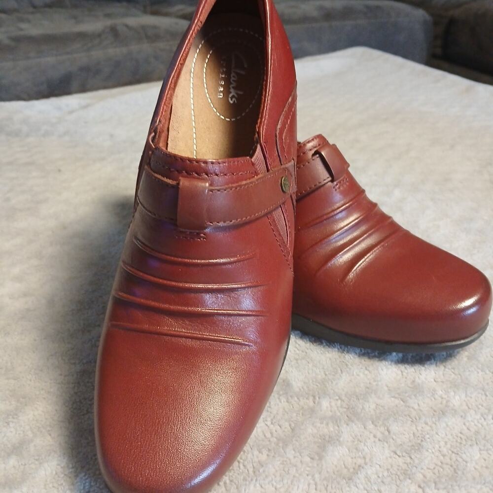 Clarks Womens Red Leather Mary Jane Comfort Loafers Size 8.5 M 1 Inch Heel